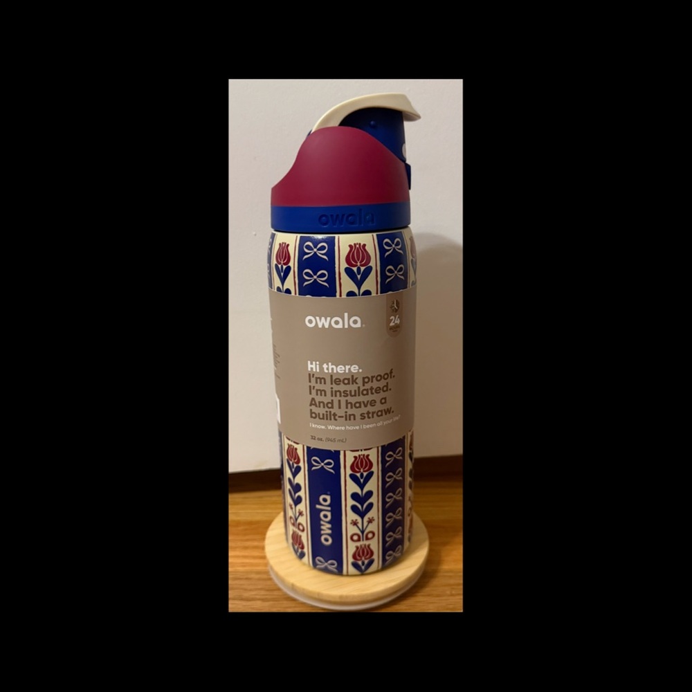 Owala Holiday Hygge water bottle from 2025 Christmas Holiday collection / drop